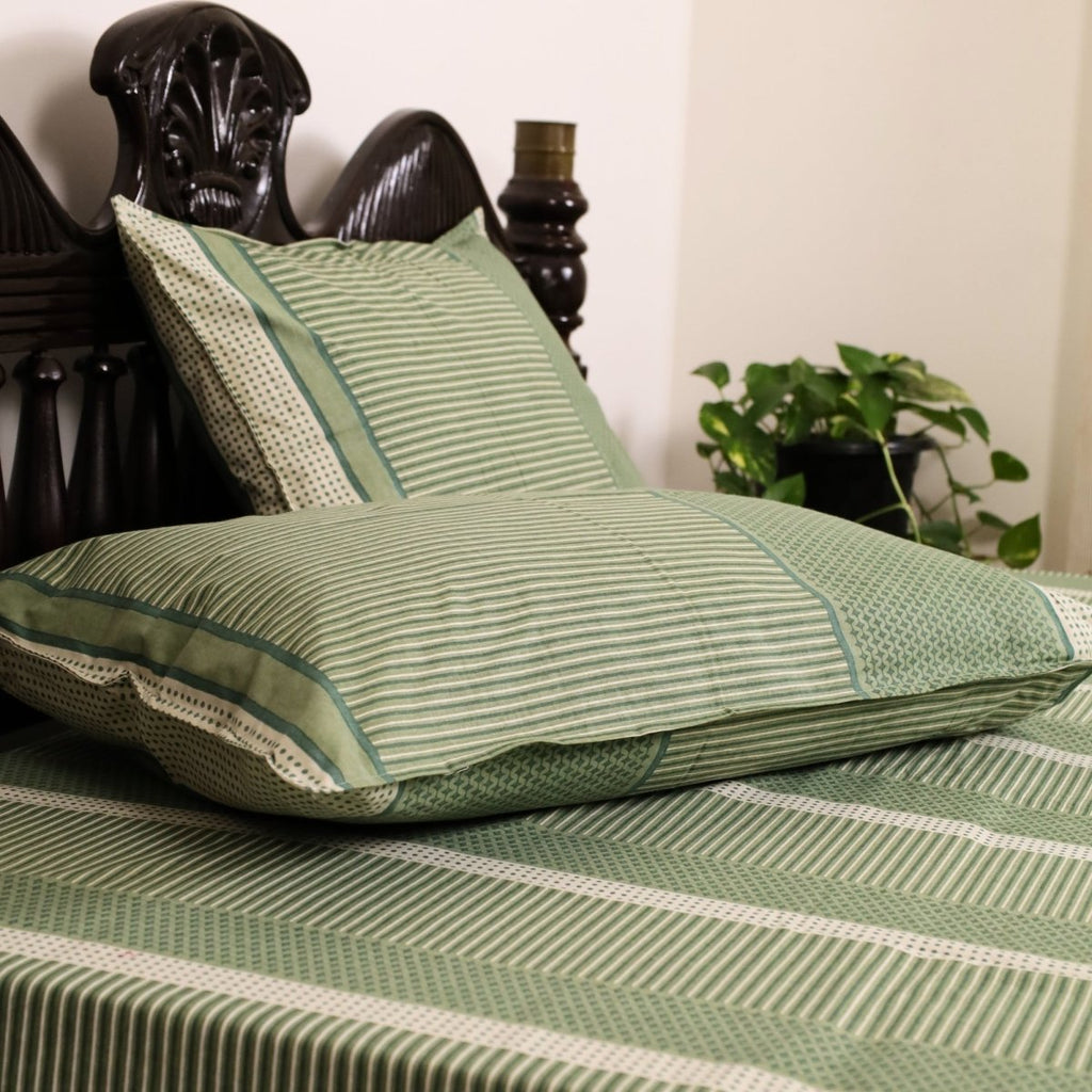 Pure Cotton Bedsheet for Double bed with 2 Pillow Covers | Handprinted Textured Design in Fern Green & Off White |Marigold Collection